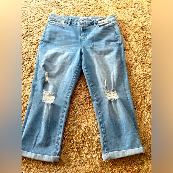 Capris - Picture 1 of 3